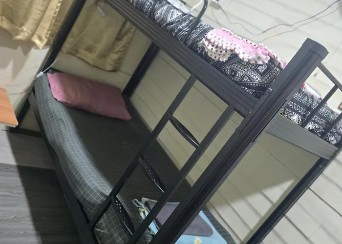 Apartment 202 Spacious Bunk Beds With 2 Breezy Fans And Free Wi-fi